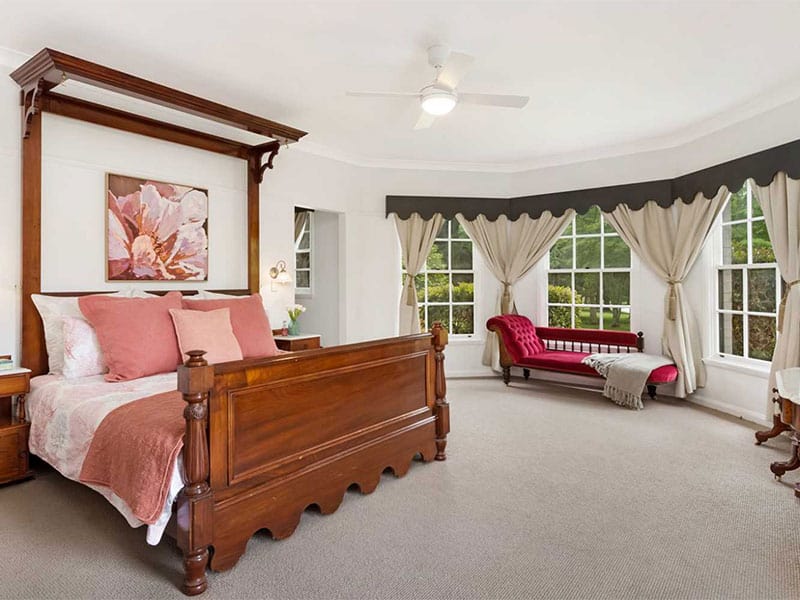 Bundanoon-master-bed